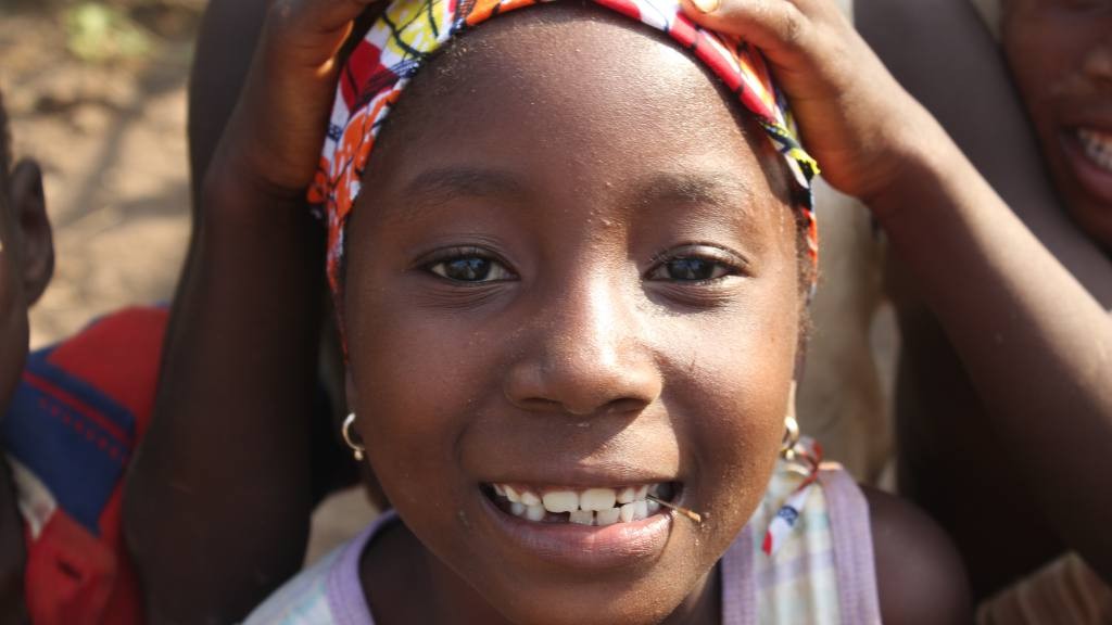 Bambina al villaggio di Caboxangue